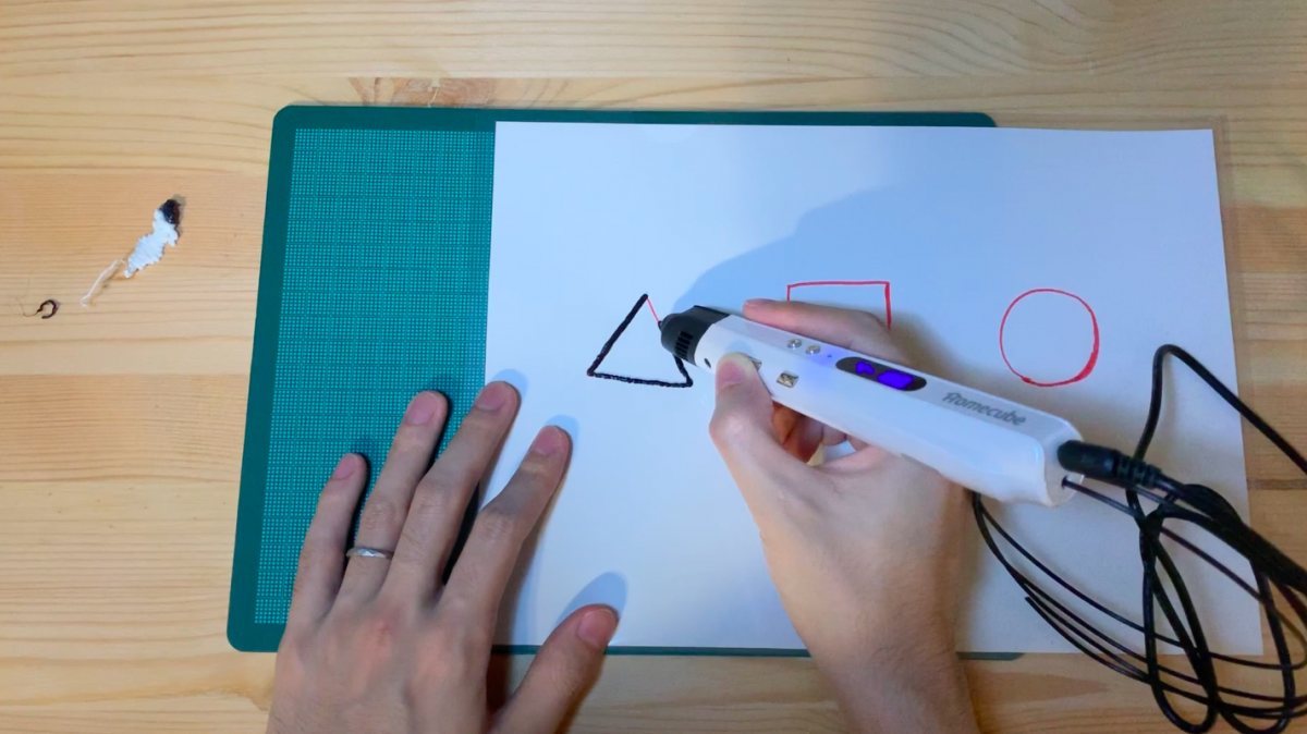 3dペンでシンプルな図形を描いてみる ものづくりする机